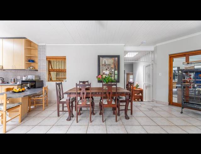 5 BEDROOM HOUSE FOR SALE IN SONSTRAAL